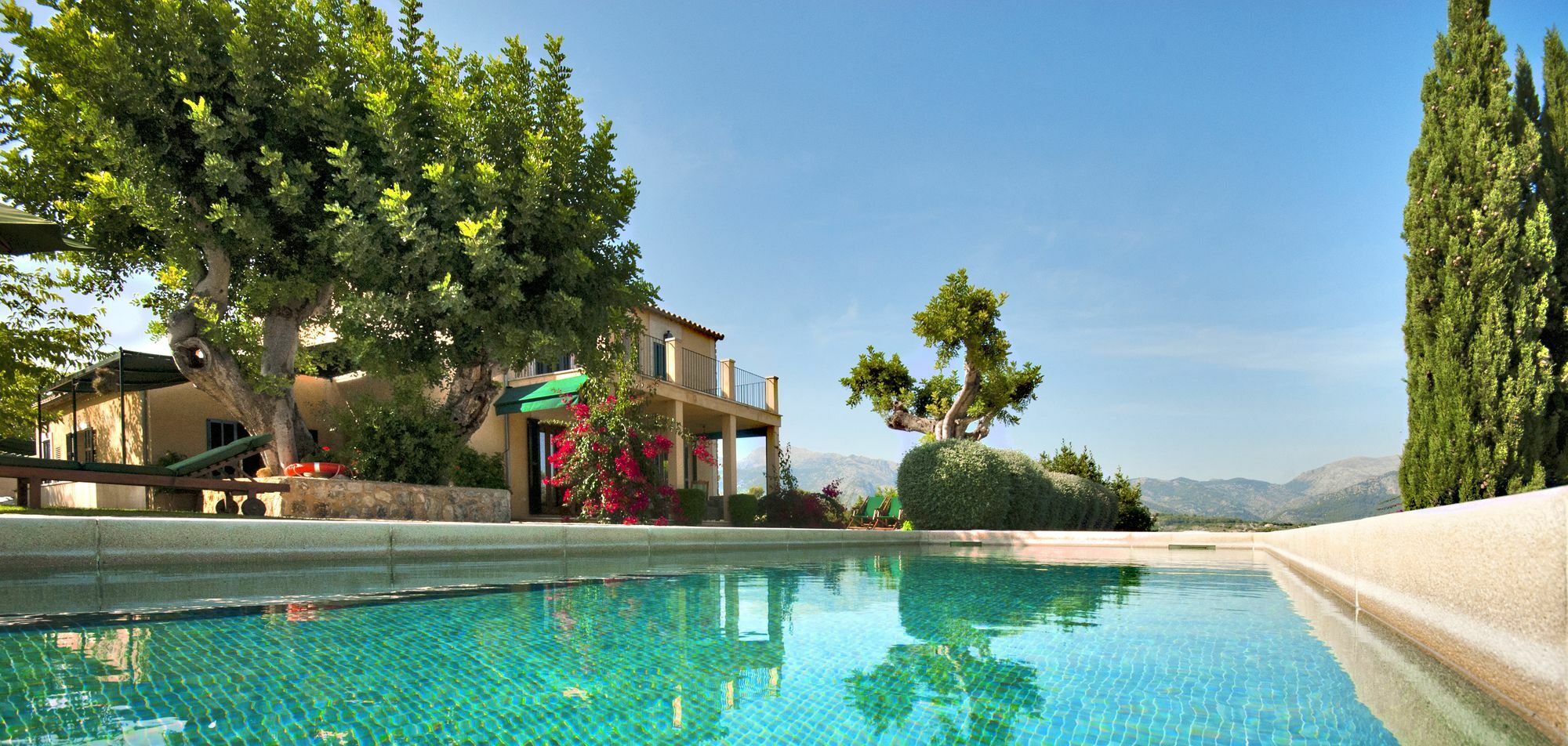 Alzina Villa *